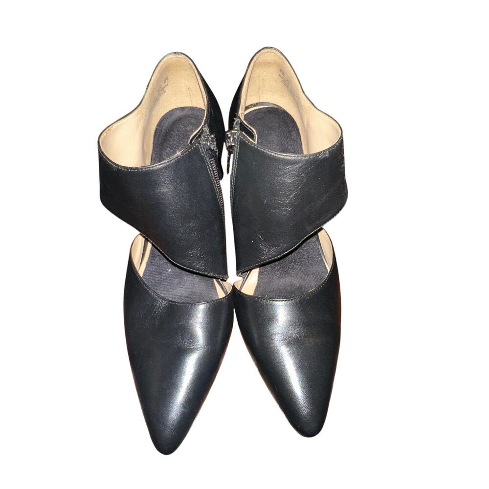 Women’s Naturalizer Hoda Leather Cutout Bootie. Size 8.5